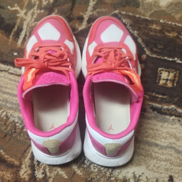 Jordan Athletic Shoes Pink and White - Picture 2 of 11